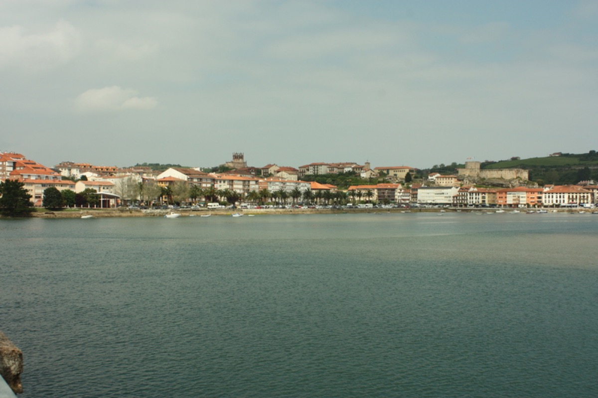 Bahía y pueblo de San Vicente de la Barquera