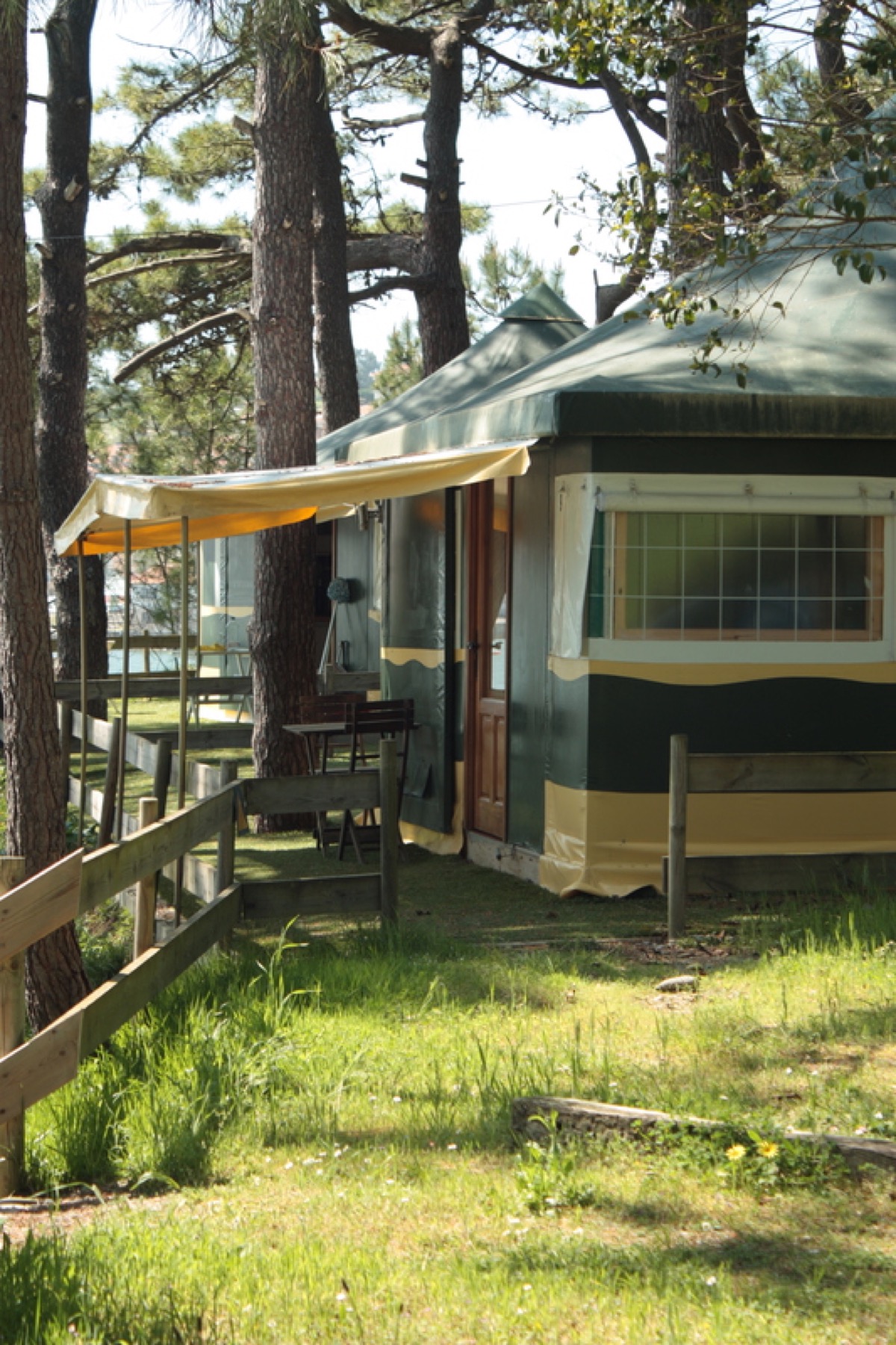Terraza bungalows desde un lado, San Vicente de la Barquera, Cantabria