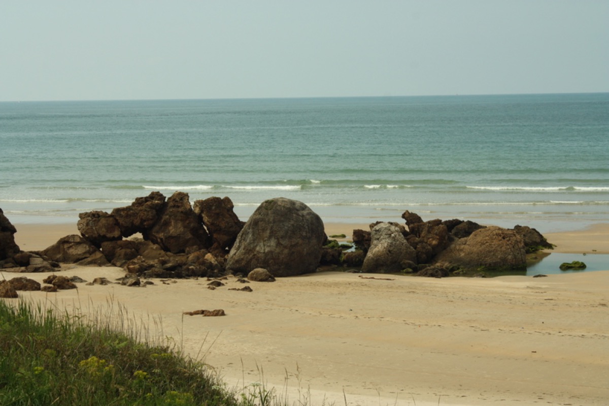 Rocas playa Merón, San Vicente de la Barquera, Cantabria