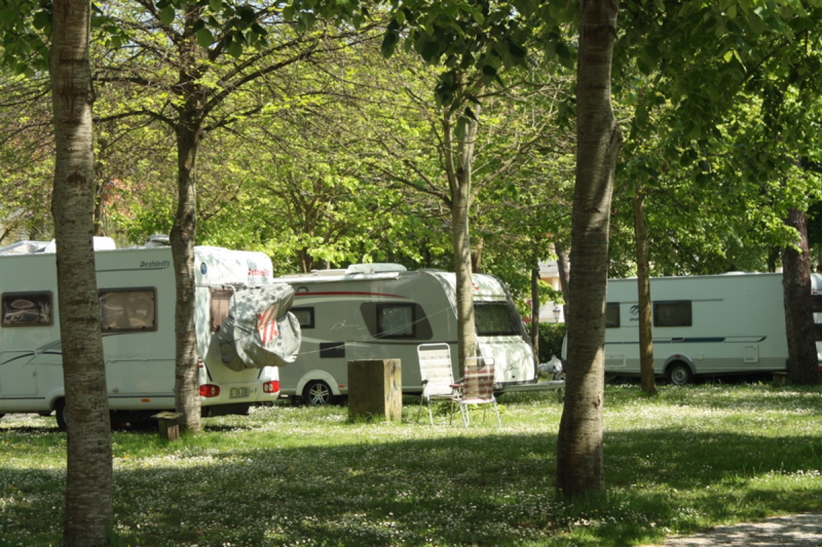 Parcelas para caravanas en Camping El Rosal, Cantabria