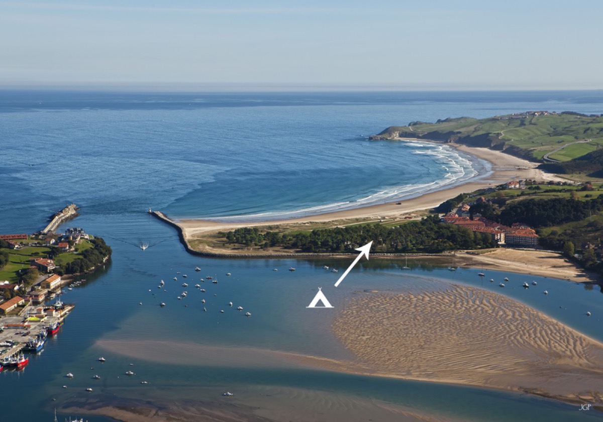 Vista aérea Camping y playas, San Vicente de la Barquera, Cantabria