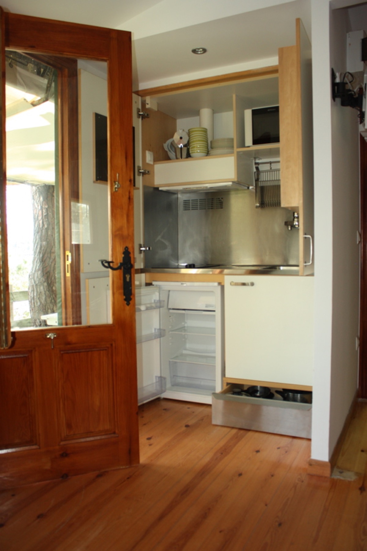 Vista entrada y cocina bungalow, San Vicente de la Barquera, Cantabria